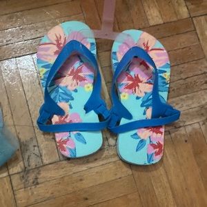 Girls kids flip-flops brand new blue with paint flowers never wore size 9/10